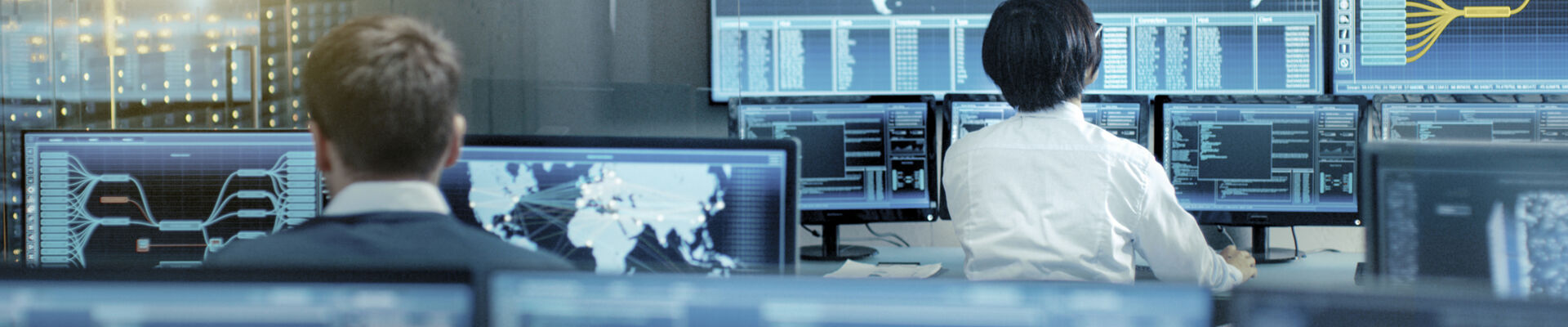 Fotolia_184811629_XL_Leitzentrale