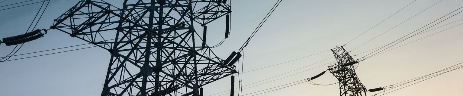 Strommasten_Fotolia_122025064_XXL_lichtpunkt_bearb_web