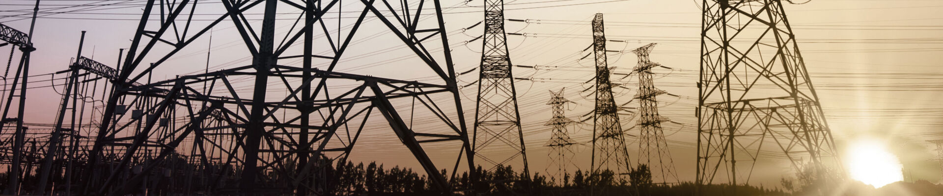 Strommasten_Fotolia_122025064_XXL_lichtpunkt_bearb_web