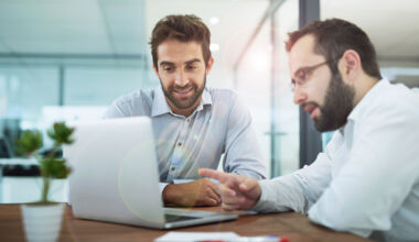 Besprechung_iStock-531866700_korr_gefaerbt_web