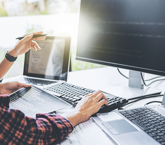 Fotolia_223682895_XXL_lichtpunkt_bearb Fotolia_223682895_XXL_lichtpunkt_bearb