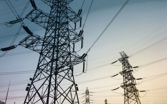 Strommasten_Fotolia_122025064_XXL_lichtpunkt_bearb_web