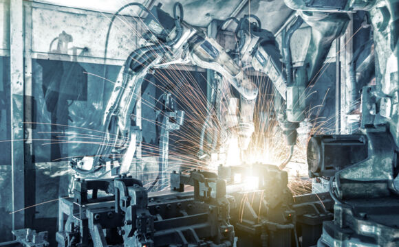iStock-639900882_welding_robots_bearb