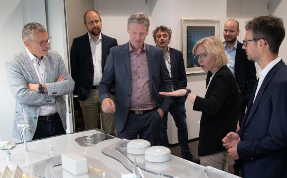 L_Gewessler_BEZA am Modell