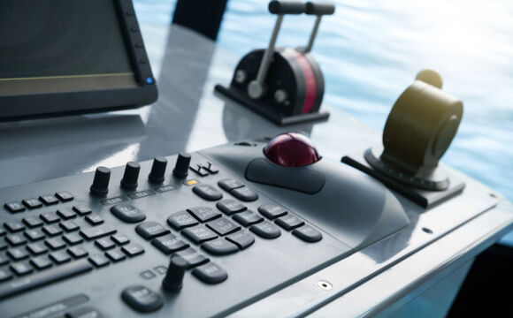 Schiffssteuerung_Fotolia_75481530_XL_lichtpunkt_bearb