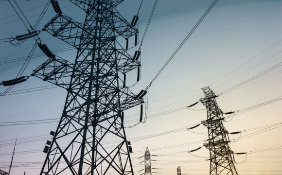 Strommasten_Fotolia_122025064_XXL_lichtpunkt_bearb_web