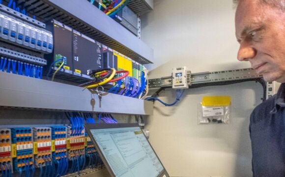 03a_Schaltschrank mit Rob van Rooijen