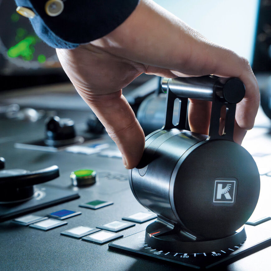 Kwant Controls relies on Bachmann electronic for the development of complex algorithms for its latest generation of control levers with haptic feedback. For its development, Kwant Controls uses a rapid prototyping platform based on the M200 control system. Image: Kwant Controls DSC03879-Verbeterd-NR_bew_bearb_web